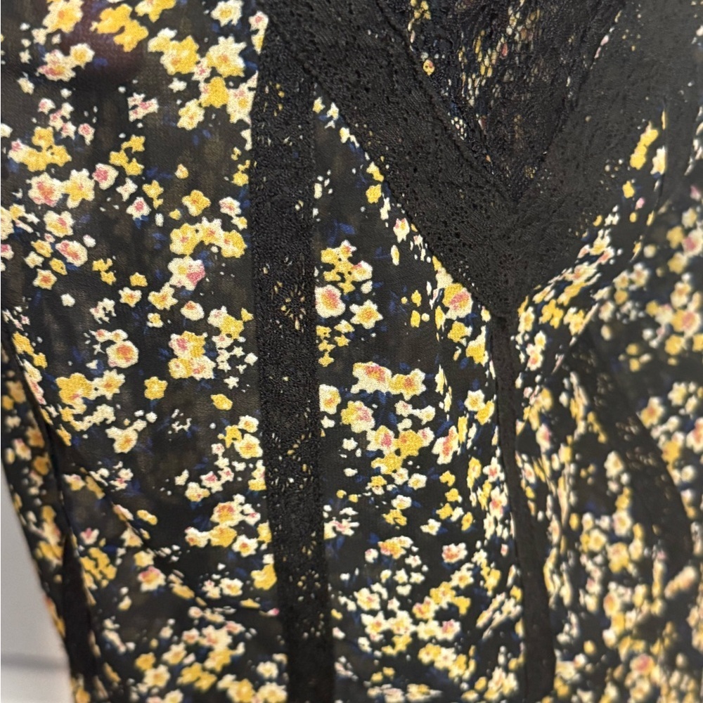 NWOT Chelsea & Violet Black Floral Lace Blouse - Picture 4 of 4